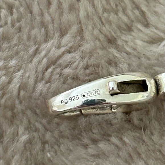 Gucci Britt GG Logo Silver Bracelet - Picture 4 of 7
